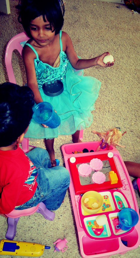 Playing Mom, Abhishek, Tisha, Otu, Renne